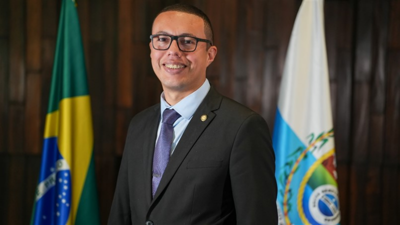 Em entrevista, deputado Douglas Gomes fala sobre projetos em tramitação na Alerj