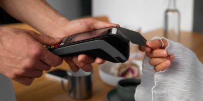 Polícia Civil identifica 13 suspeitos de aplicar golpe da maquininha em turistas na orla de Ipanema