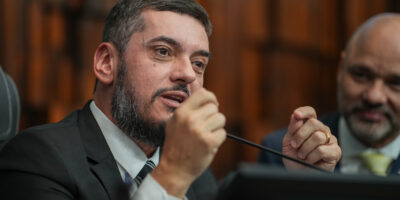 Bacellar retorna à Alerj colhendo elogios até de aliados de Paes