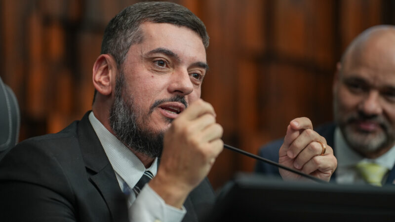 Bacellar retorna à Alerj colhendo elogios até de aliados de Paes