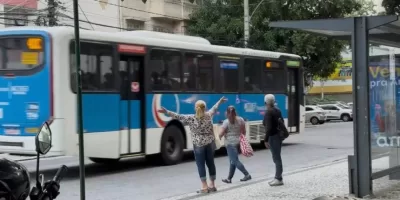 Paes veta projeto que garantia a gratuidade no transporte a idosos com a identidade