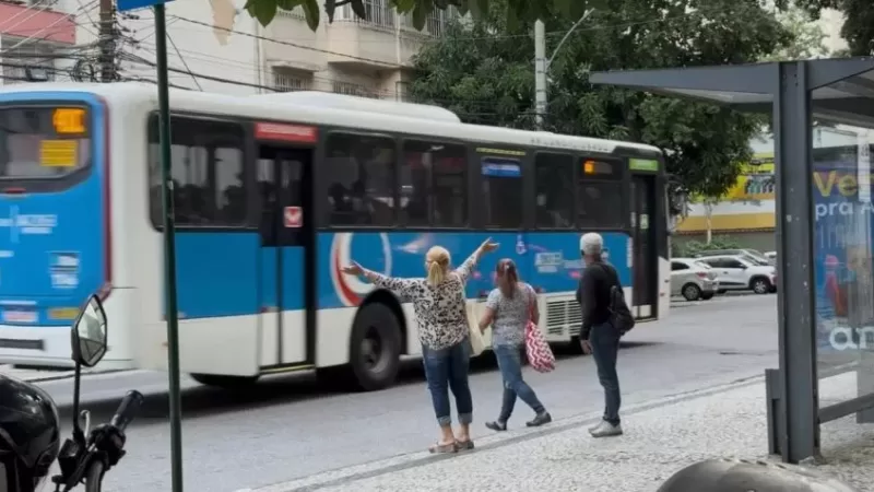 Paes veta projeto que garantia a gratuidade no transporte a idosos com a identidade
