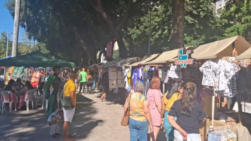 Mais de 120 barracas são impedidas de funcionar na Feira da Glória neste domingo