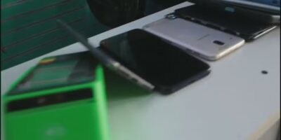 Polícia Civil prende 10 pessoas e apreende 300 celulares em operação em Duque de Caxias