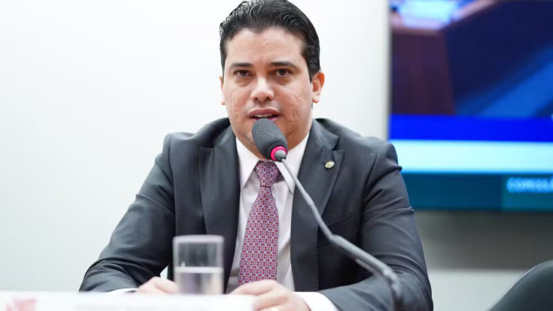 Gabinete de deputado no Ceará é alvo da PF por suspeita de desviar verba pública para eleição