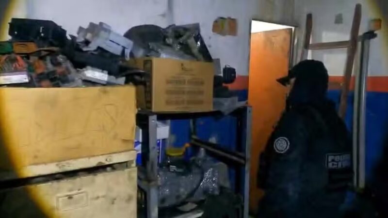 Polícia Civil prende três e encontra local de desmanche de carros em Gogó de Guadalupe