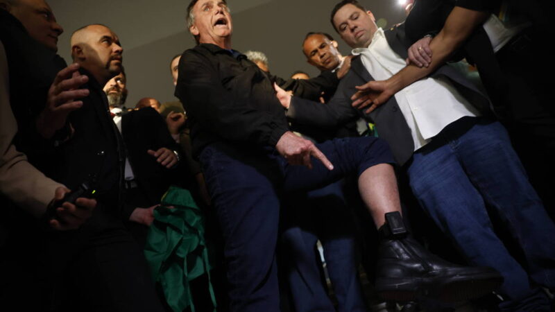 Alexandre de Moraes decreta prisão domiciliar de Bolsonaro