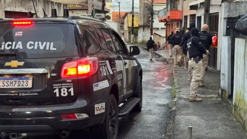 Operação em Salvador resulta em seis prisões e uma morte de suspeito de furtos a comércios
