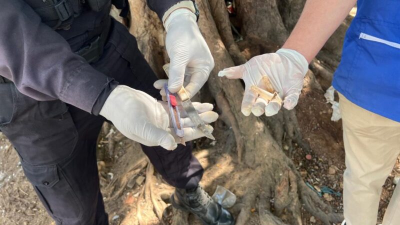 Governo do Estado apreende armas brancas e drogas no Largo do Machado