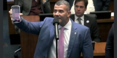 Deputado exibe imagens de esquartejamento durante sessão plenária da Alerj