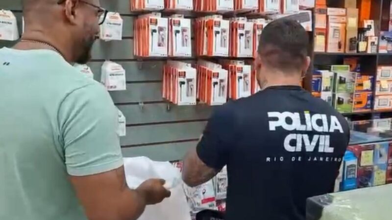 Operação mira lojistas do Centro do Rio por venda de produtos falsificados