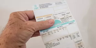 Conta de luz mais cara em agosto: Aneel aciona bandeira vermelha 2