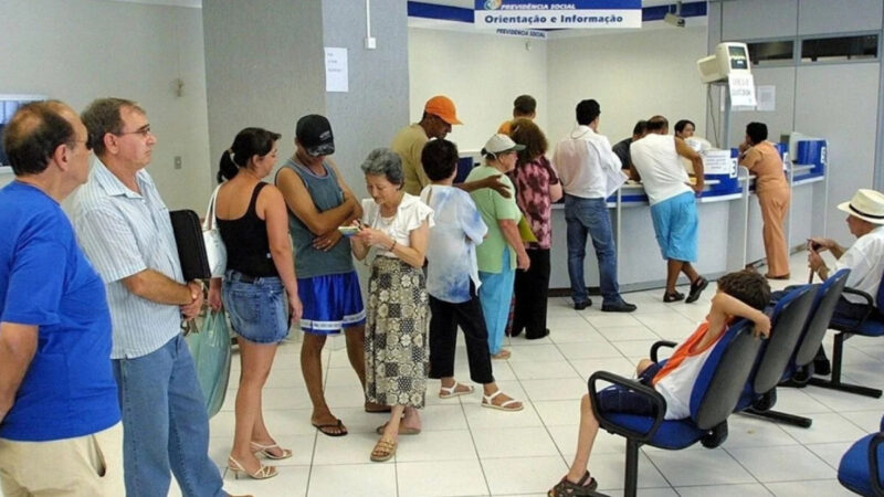 Fila do INSS: mais de 2,6 milhões de brasileiros aguardam benefício