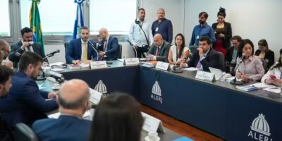 CCJ da Alerj aprova pacotes de segurança: projeto de Bacellar ‘absorve’ o de Castro