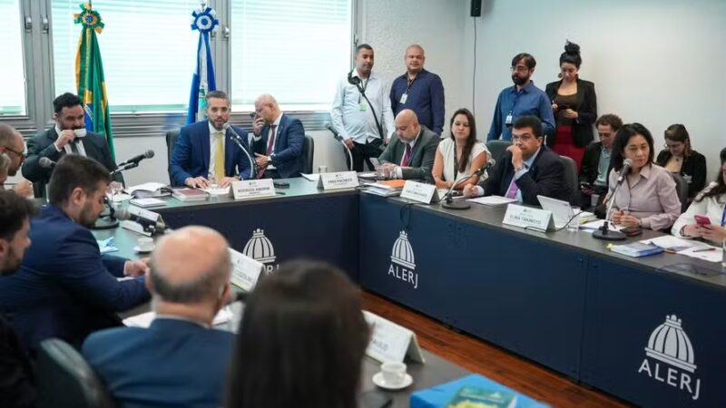 CCJ da Alerj aprova pacotes de segurança: projeto de Bacellar ‘absorve’ o de Castro