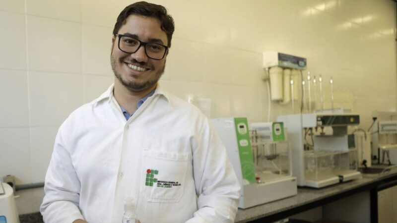 Químico do IFRJ explica como o metanol age no corpo e dá dicas de como se prevenir