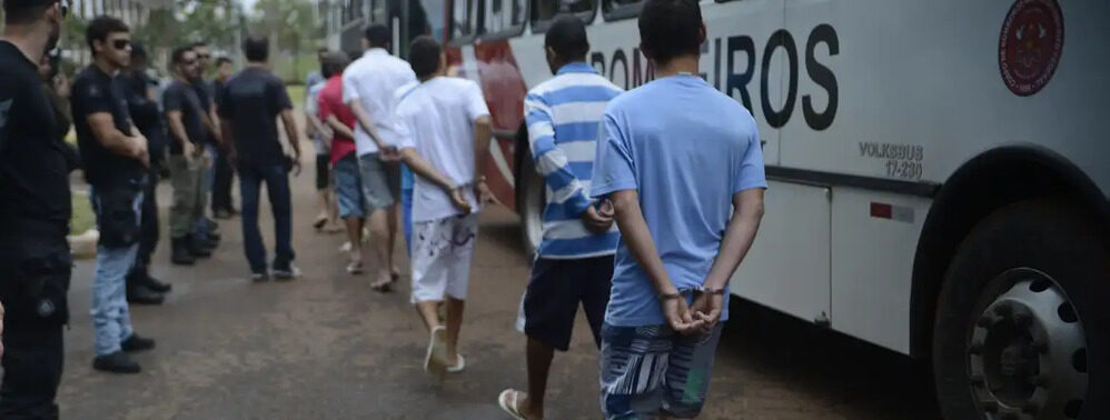 CCJ do Senado aprova projeto que amplia internação de menores para até 10 anos