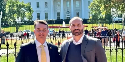 Flávio Bolsonaro se inclui na disputa pela candidatura à Presidência e divide ainda mais a direita