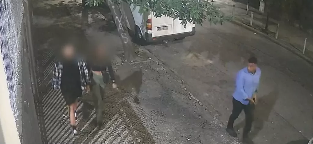 Bandido de roupa social assalta casal em Botafogo e foge tranquilamente