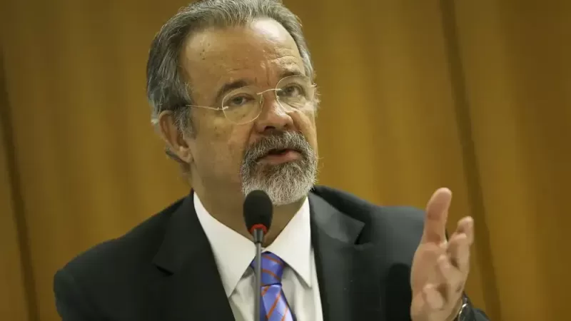 Ex-ministro da Defesa avalia como “inexistente” papel do governo federal na segurança pública