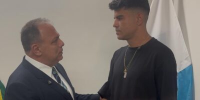 General Pazuello recebe brasileiro sobrevivente de ataque do Hamas para live nesta terça-feira