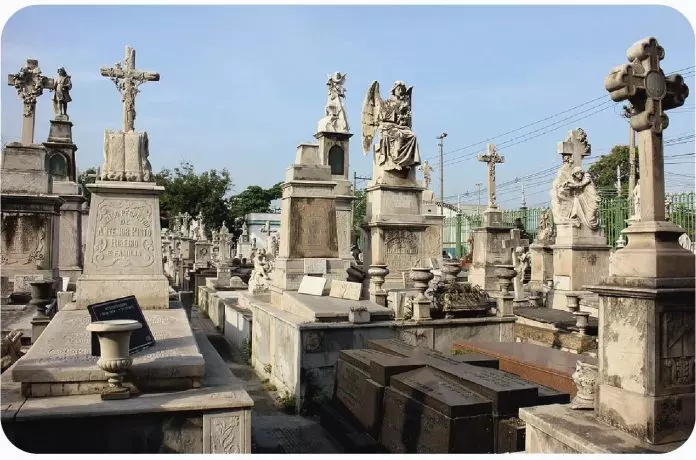 Câmara do Rio rejeita fim de taxa para transferência de jazigos em votação apertada