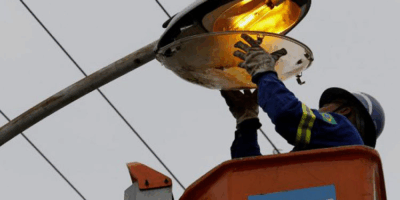 Taxad municipal chega com tudo: iluminação pública vai saltar de R$ 477,9 milhões para R$ 1,39 bilhão em 2026