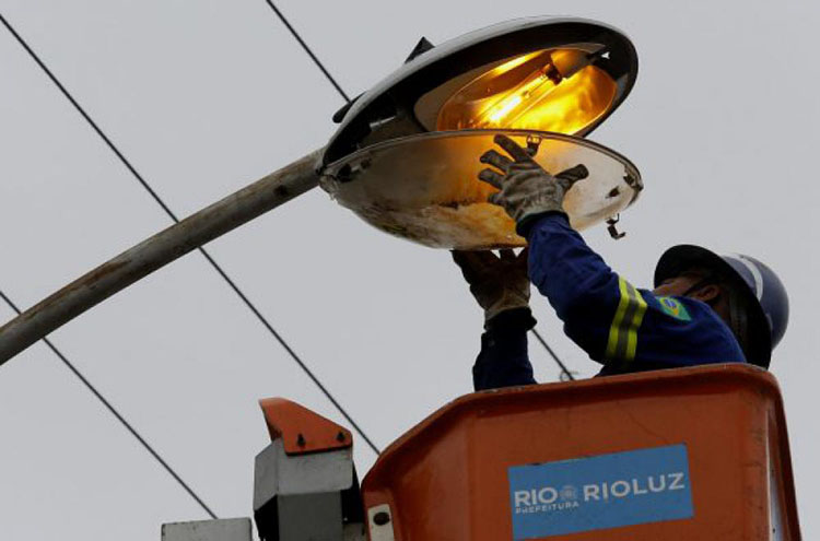 Taxad municipal chega com tudo: iluminação pública vai saltar de R$ 477,9 milhões para R$ 1,39 bilhão em 2026