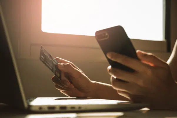 Banco responde por golpe se não monitorou e impediu uso de contas, diz STJ