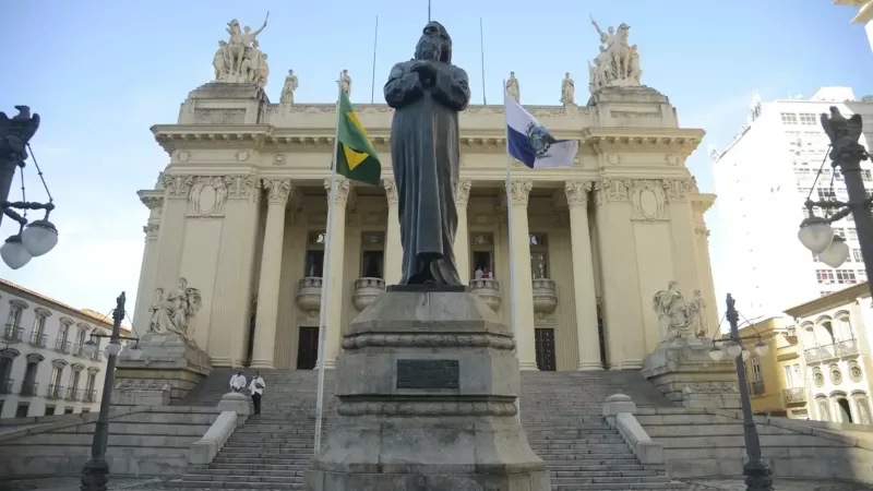 Inscrições Prorrogadas! Concurso da Alerj oferece 101 vagas com salários de até R$ 44 mil