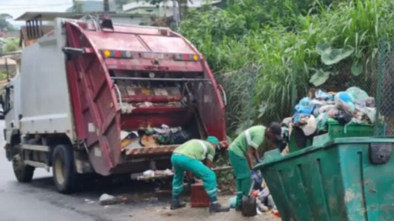 Coletores de lixo entram em greve em Petrópolis após prefeito atrasar o pagamento do 13º