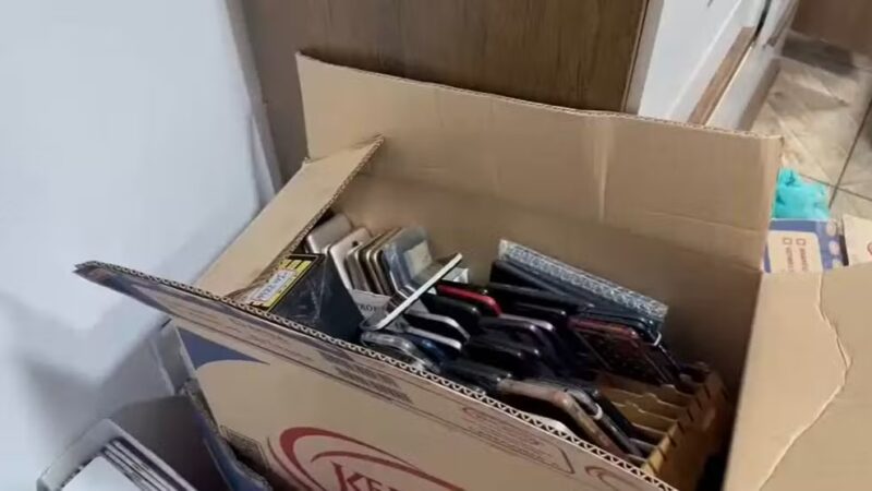 Operação da Polícia Civil mira cursos de desbloqueio de celulares roubados