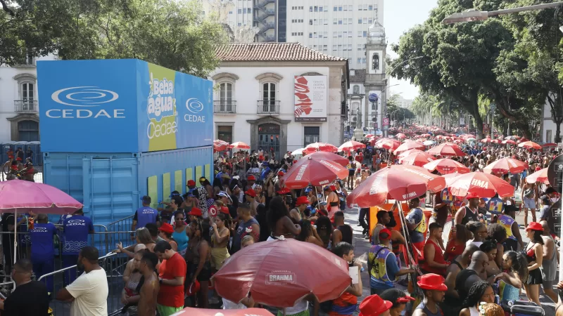 Estado do Rio garante pontos de hidratação para foliões em megabloco no Centro do Rio