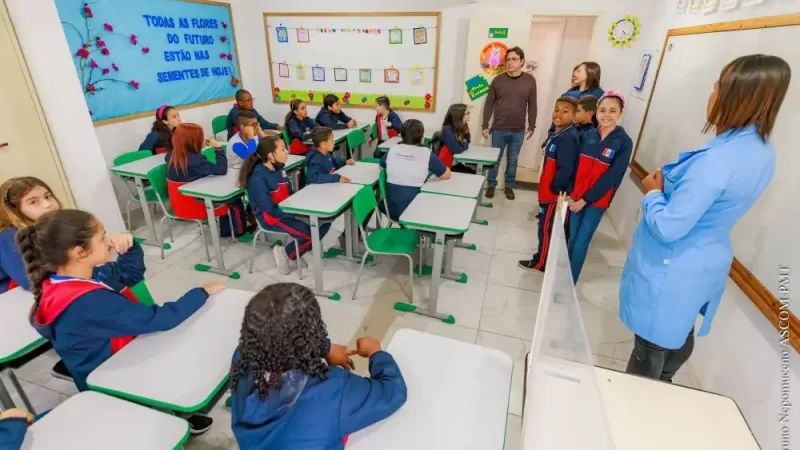 Educação de Teresópolis abre Ano Letivo de 2026 com temática pedagógica e encontro de gestores