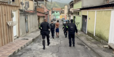 Polícias Civil e Militar deflagraram operação contra narcotraficantes na Vila Kennedy