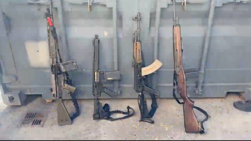 PM apreende quatro fuzis em São Gonçalo e reforça marca de 3 mil armas retiradas das ruas desde 2021