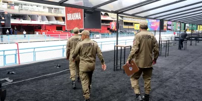 Carnaval: Bombeiros fazem vistoria dos camarotes da Sapucaí