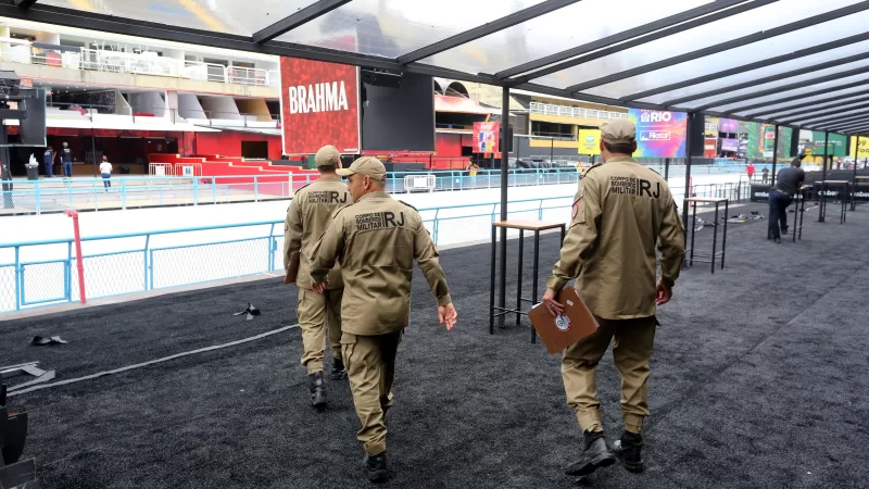 Carnaval: Bombeiros fazem vistoria dos camarotes da Sapucaí
