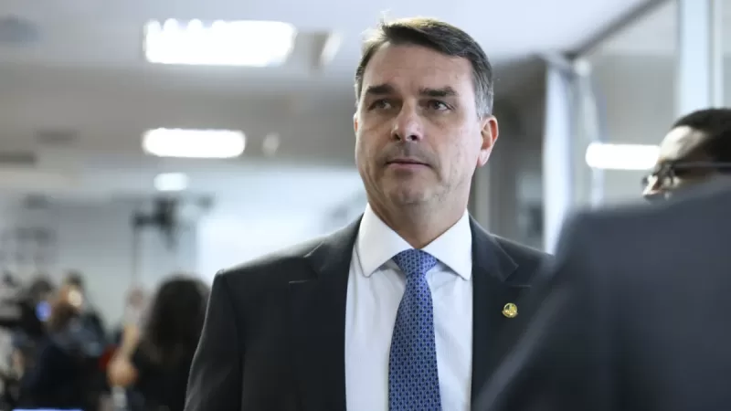 Flavio Bolsonaro diz que Venezuela virou exemplo de como ditadura destrói nação