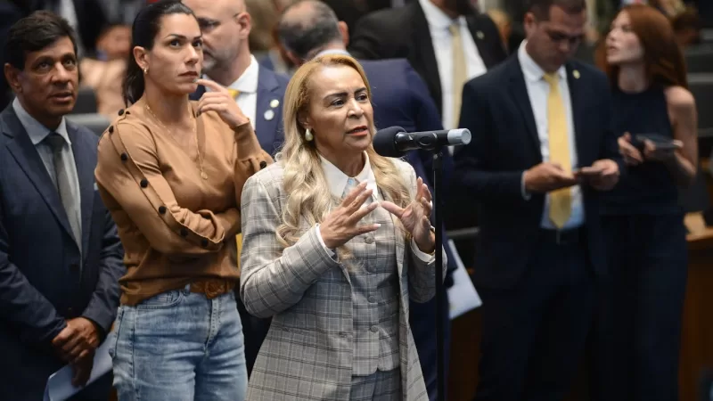 Unidades de saúde do RJ devem divulgar direito à pensão para crianças com síndrome congênita do zika vírus