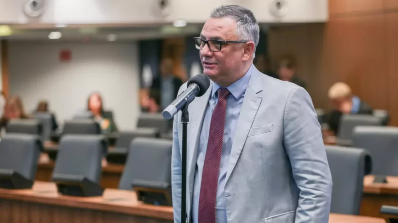 Deputado anuncia reforma do campo do Morro do São Pedro, em Duque de Caxias