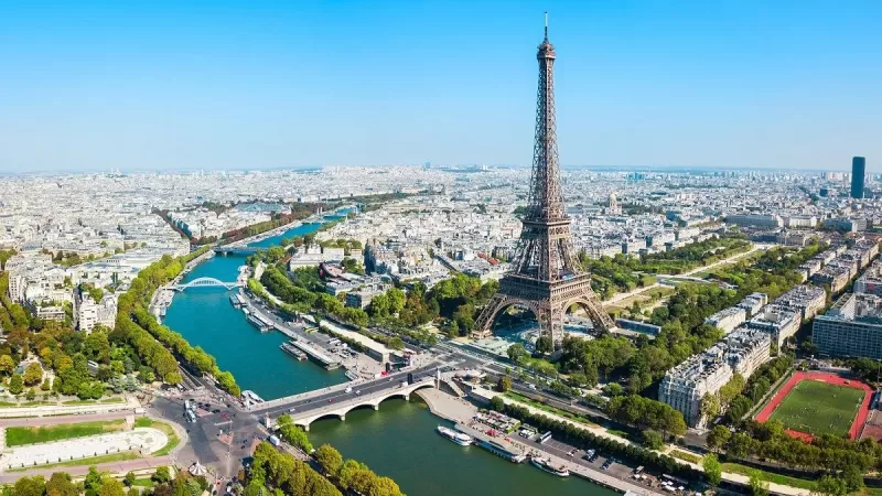 Paris lidera ranking global de furtos contra turistas, aponta estudo baseado em avaliações do Google
