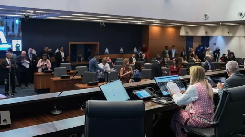 Alerj aprova projeto que prevê multa de até R$ 500 mil para agressores de mulheres