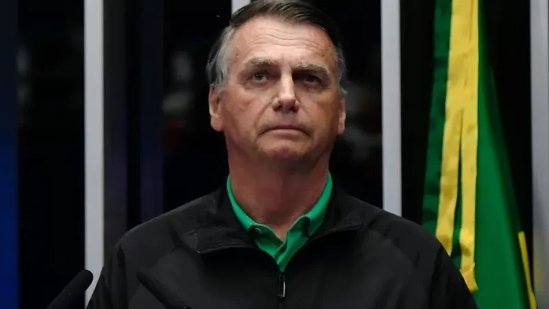 PGR defende prisão domiciliar para Bolsonaro após internação; decisão agora está com o STF