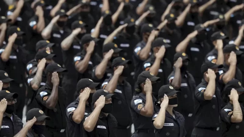 Câmara derruba veto de Paes e libera meia-entrada para policiais e bombeiros no Rio