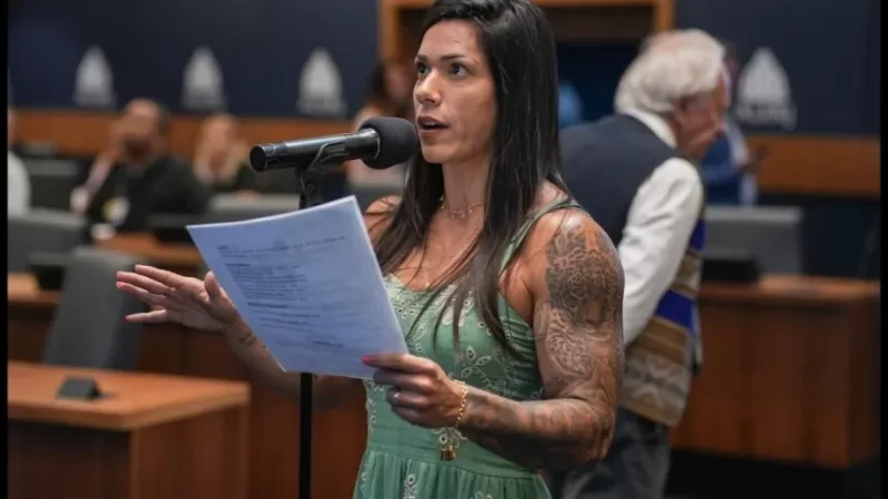 Deputada Índia Armelau pede Medalha Tiradentes para PM baleado em Jacarepaguá