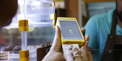 Castro sanciona lei que mantém auxílio-alimentação de servidores estaduais durante férias e licenças