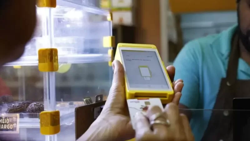 Castro sanciona lei que mantém auxílio-alimentação de servidores estaduais durante férias e licenças