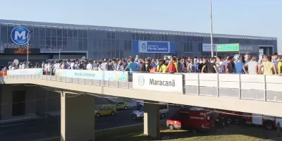 Estação Maracanã do metrô ganha o nome Rei Pelé