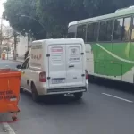 Acúmulo de lixo, mau cheiro e moscas: moradores reclamam das caçambas da Comlurb no Rio